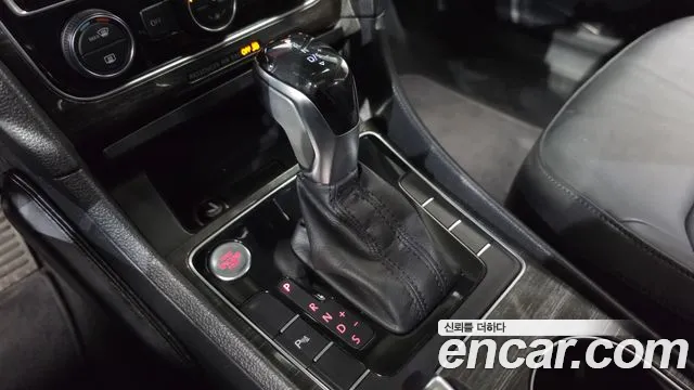 Volkswagen Passat (North America and China) 2018 thumb 9
