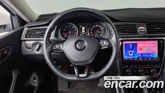 Volkswagen Passat (North America and China) 2018 thumb 12