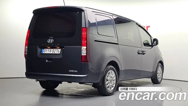 Hyundai Staria 2024 thumb 2