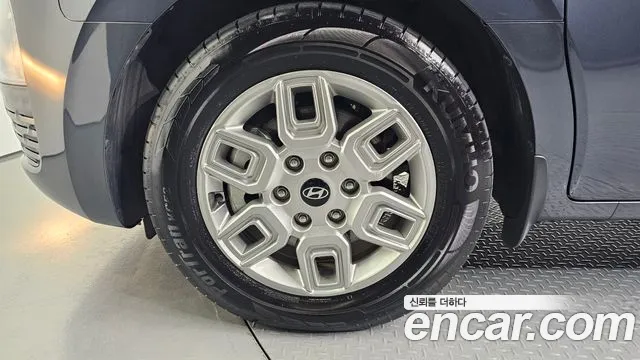 Hyundai Staria 2024 thumb 5