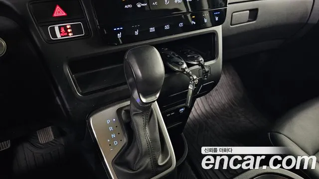Hyundai Staria 2024 thumb 9