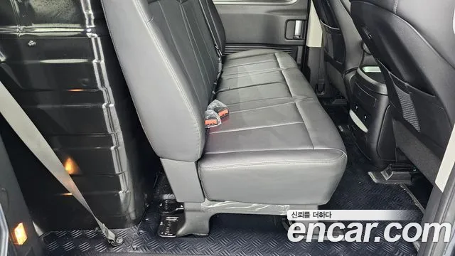 Hyundai Staria 2024 thumb 11
