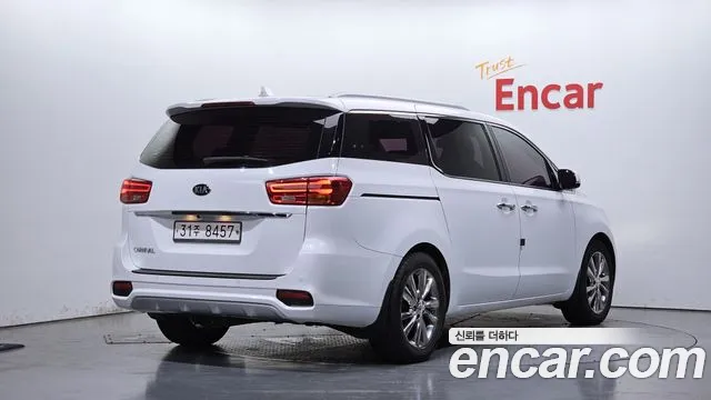 Kia Carnival 2018 thumb 2