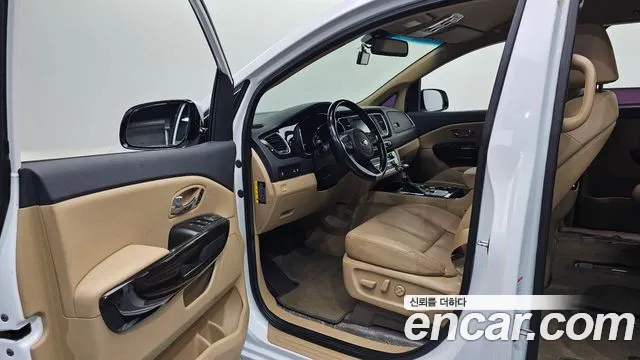 Kia Carnival 2018 thumb 10
