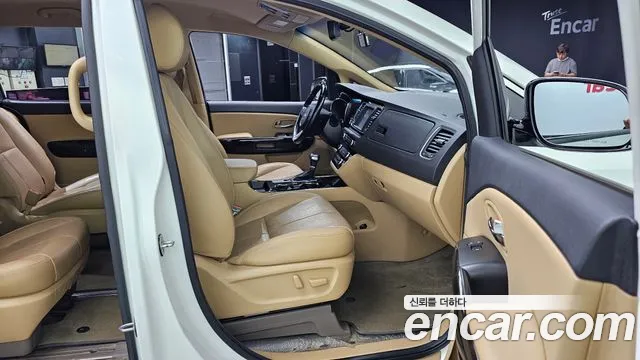 Kia Carnival 2018 thumb 11