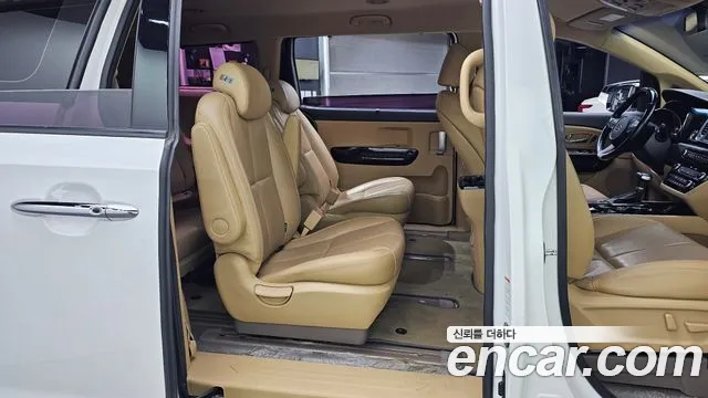 Kia Carnival 2018 thumb 12
