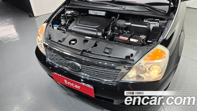 Kia Carnival 2012 thumb 6