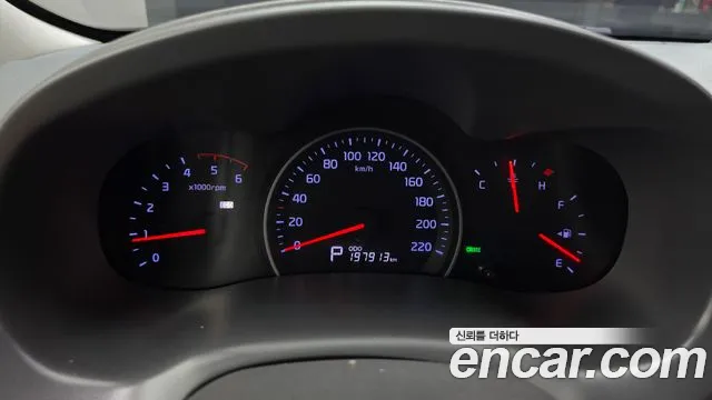 Kia Carnival 2012 thumb 8