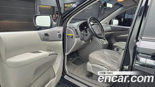 Kia Carnival 2012 thumb 10