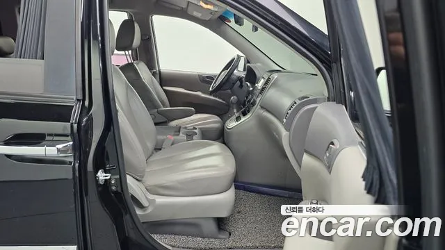 Kia Carnival 2012 thumb 11