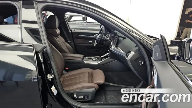 BMW i4 2023 thumb 11