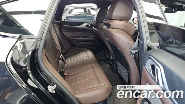 BMW i4 2023 thumb 12