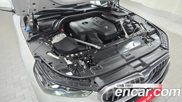 BMW 5-Series 2025 thumb 5