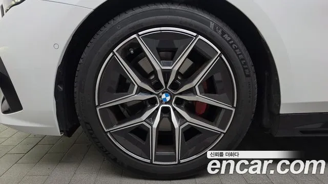 BMW 5-Series 2025 thumb 4