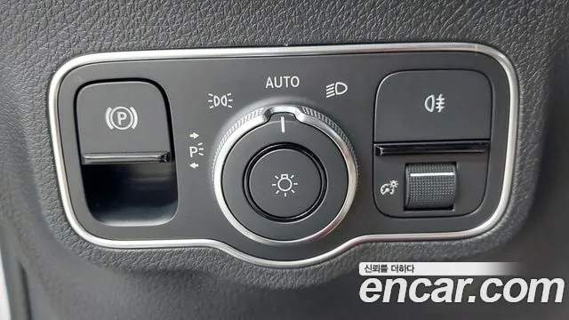 Mercedes-Benz GLB 2025 thumb 9