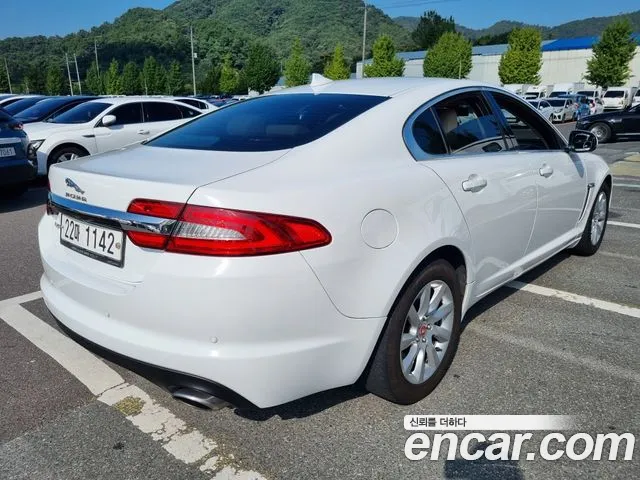 Jaguar XF 2014 thumb 3