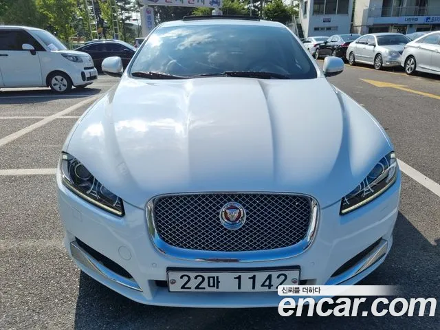 Jaguar XF 2014 thumb 5