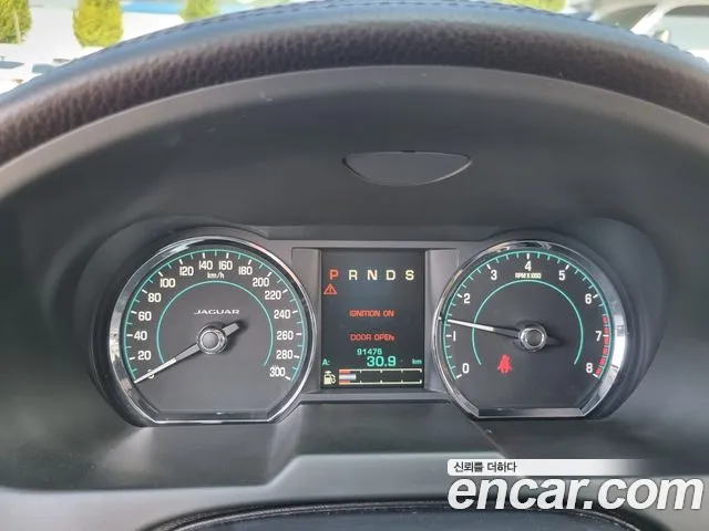 Jaguar XF 2014 thumb 8