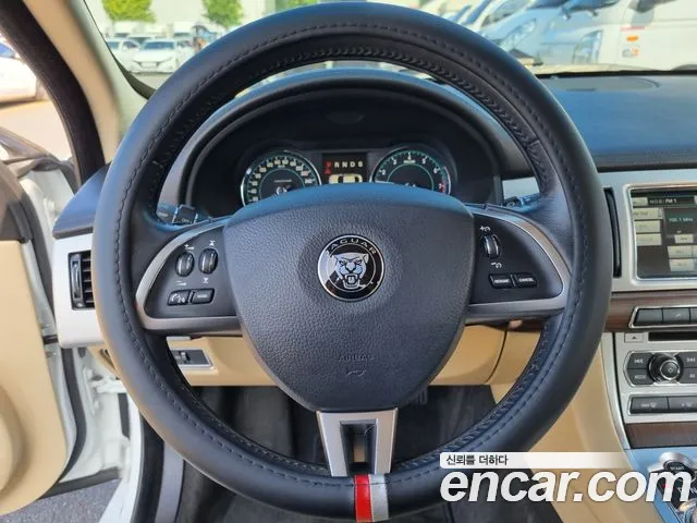 Jaguar XF 2014 thumb 9