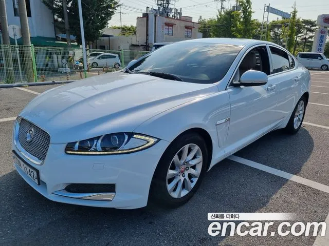 Jaguar XF 2014 thumb 11