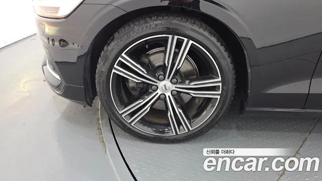 Volvo S60 2019 thumb 4