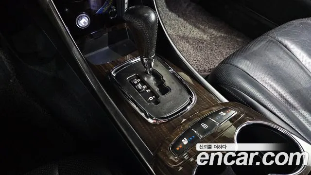 KG_Mobility_Ssangyong Chairman 2011 thumb 9