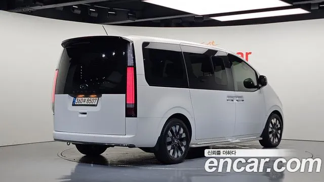Hyundai Staria 2022 thumb 2