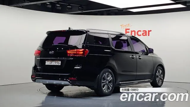 Kia Carnival 2019 thumb 2