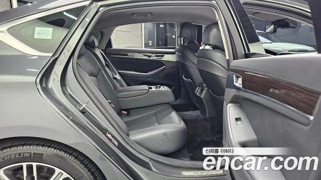 Genesis G80 2017 thumb 12