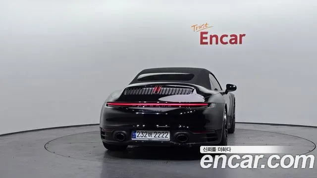 Porsche 911 2020 thumb 4