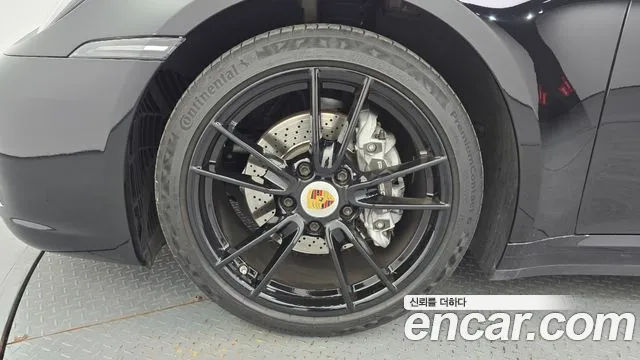 Porsche 911 2020 thumb 5
