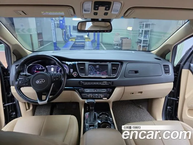 Kia Carnival 2018 thumb 10