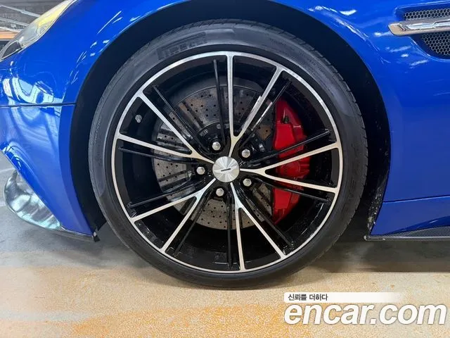 Astonmartin Vanquish 2015 thumb 5