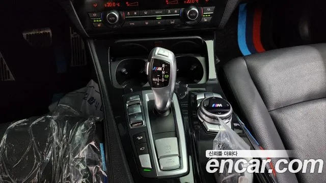 BMW 5-Series 2015 thumb 9