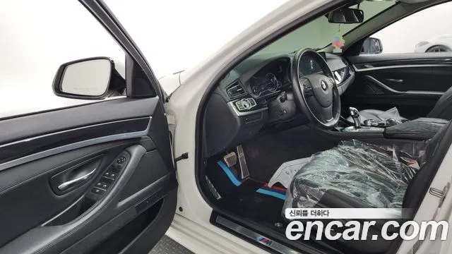 BMW 5-Series 2015 thumb 10