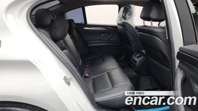 BMW 5-Series 2015 thumb 12