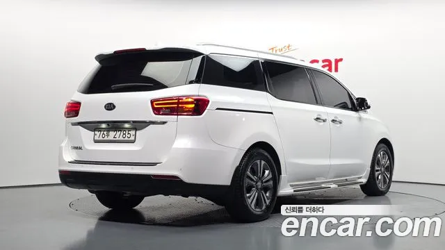Kia Carnival 2019 thumb 2