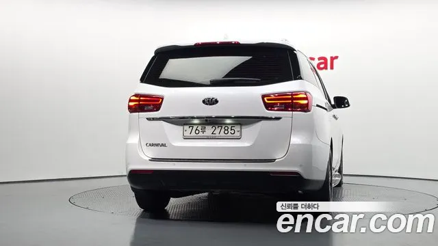 Kia Carnival 2019 thumb 4