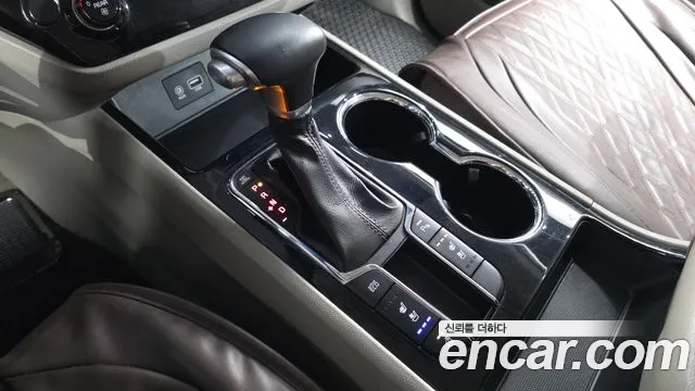 Kia Carnival 2019 thumb 9