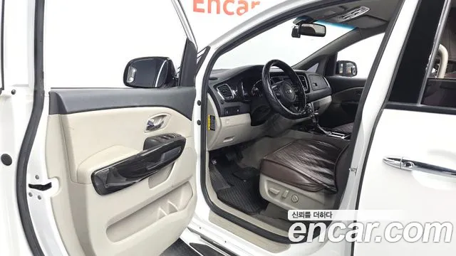 Kia Carnival 2019 thumb 10
