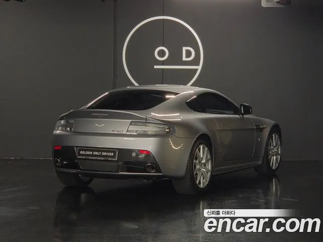 Astonmartin Vantage 2015 thumb 2