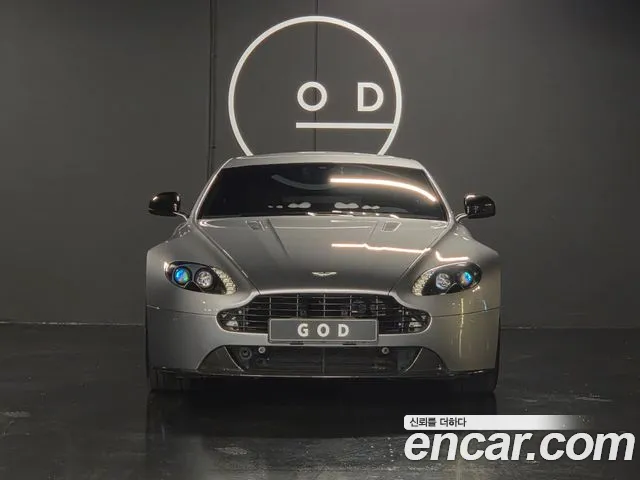 Astonmartin Vantage 2015 thumb 3