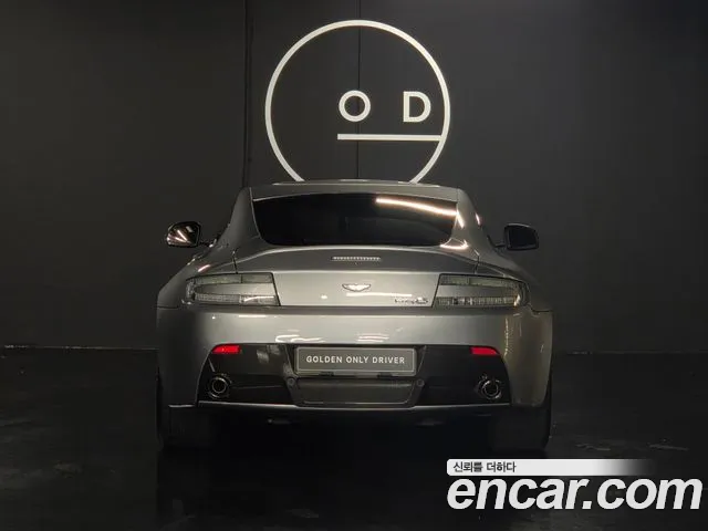 Astonmartin Vantage 2015 thumb 4