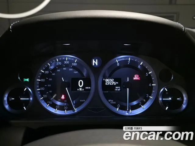 Astonmartin Vantage 2015 thumb 8