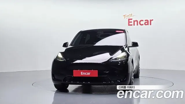 Tesla Model Y 2023 thumb 2