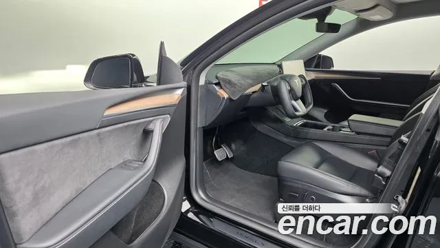 Tesla Model Y 2023 thumb 9