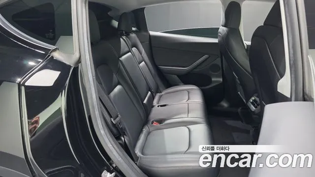 Tesla Model Y 2023 thumb 10