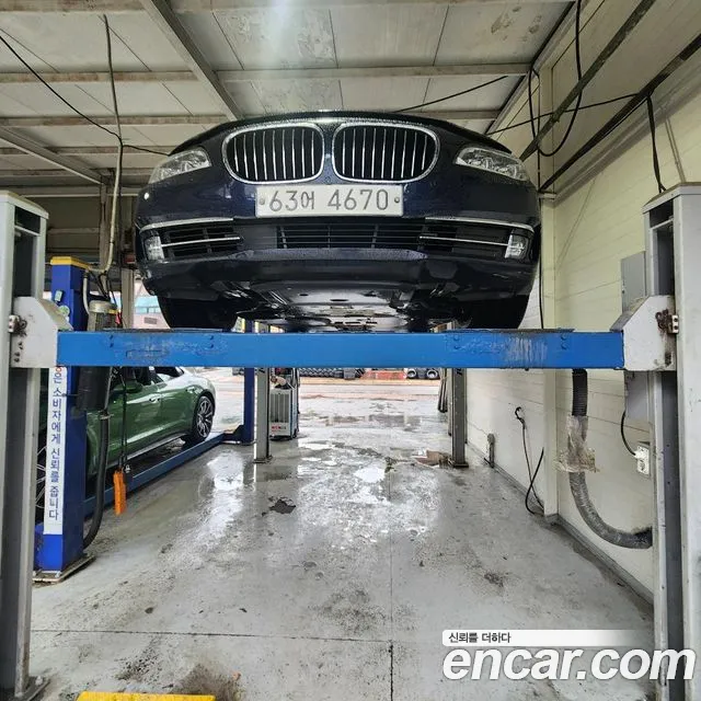 BMW 7-Series 2015 thumb 6