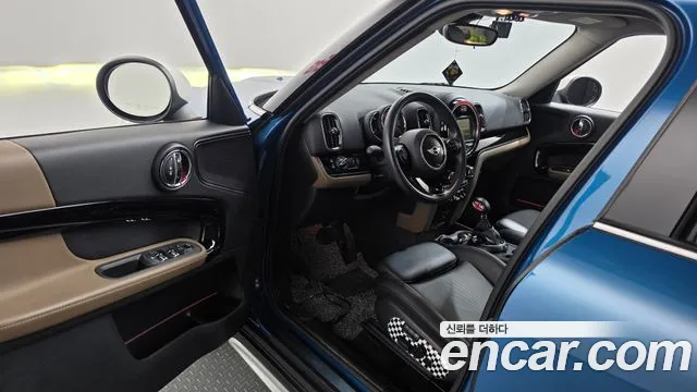 MINI Countryman 2017 thumb 10