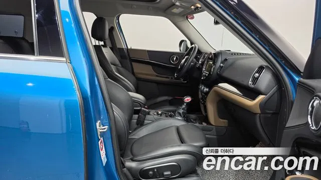 MINI Countryman 2017 thumb 11